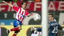 Luis Garcia mampu tampil cukup gemilang di Atletico Madrid setelah didatangkan dari Barcelona pada musim 2002/2003. Ia juga pernah bermain di Liverpool hingga tahun 2007 dengan menjuarai beberapa gelar. Setelah itu, ia kembali ke Atletico Madrid. (AFP/Javier Soriano)