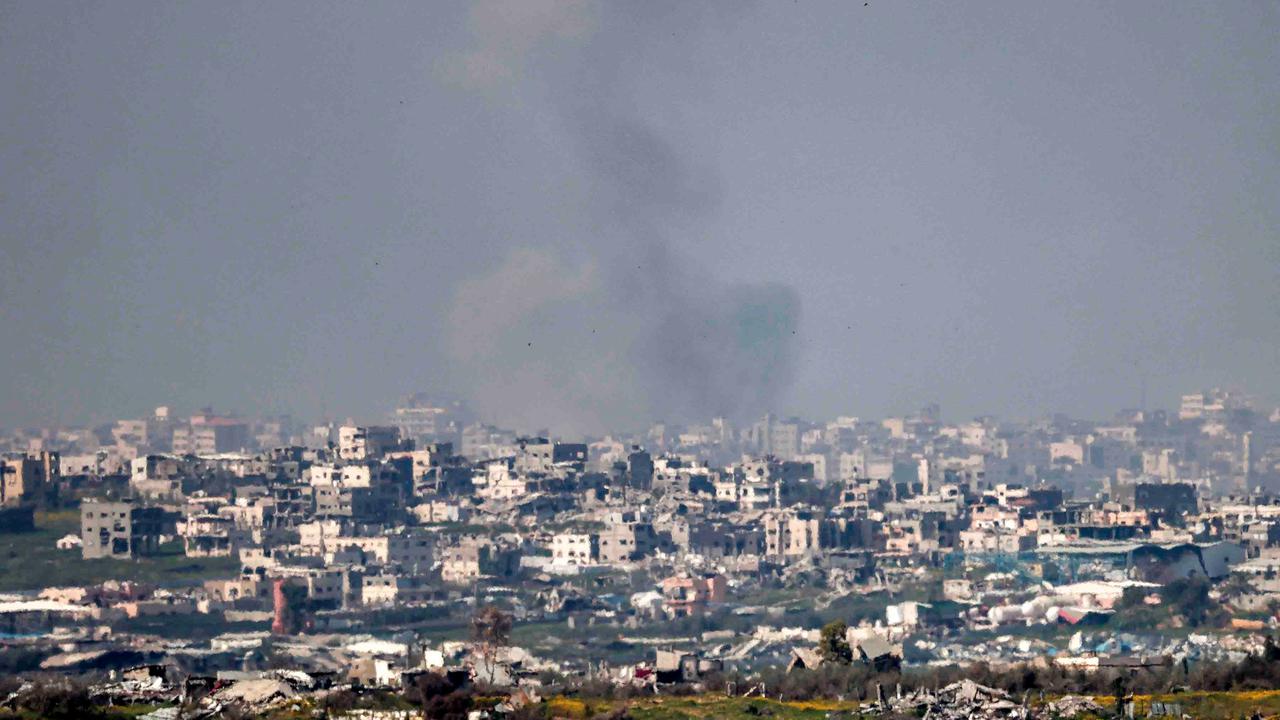FOTO: Duka Warga Gaza Kembali Mengungsi Di Tengah Serangan Israel