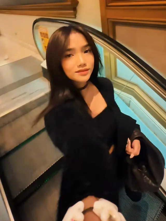 Fuji an tampil serba hitam saat liburan di Melbourne, Australia. [@fuji_an]