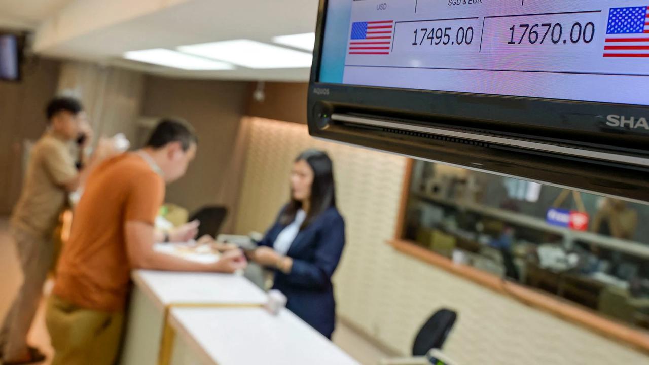 FOTO: Rupiah Tembus Rp17.500 per Dolar AS
