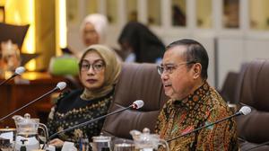 DPR Minta Dokter Tersangka Pencabulan Anak Kandung Dihukum Berat