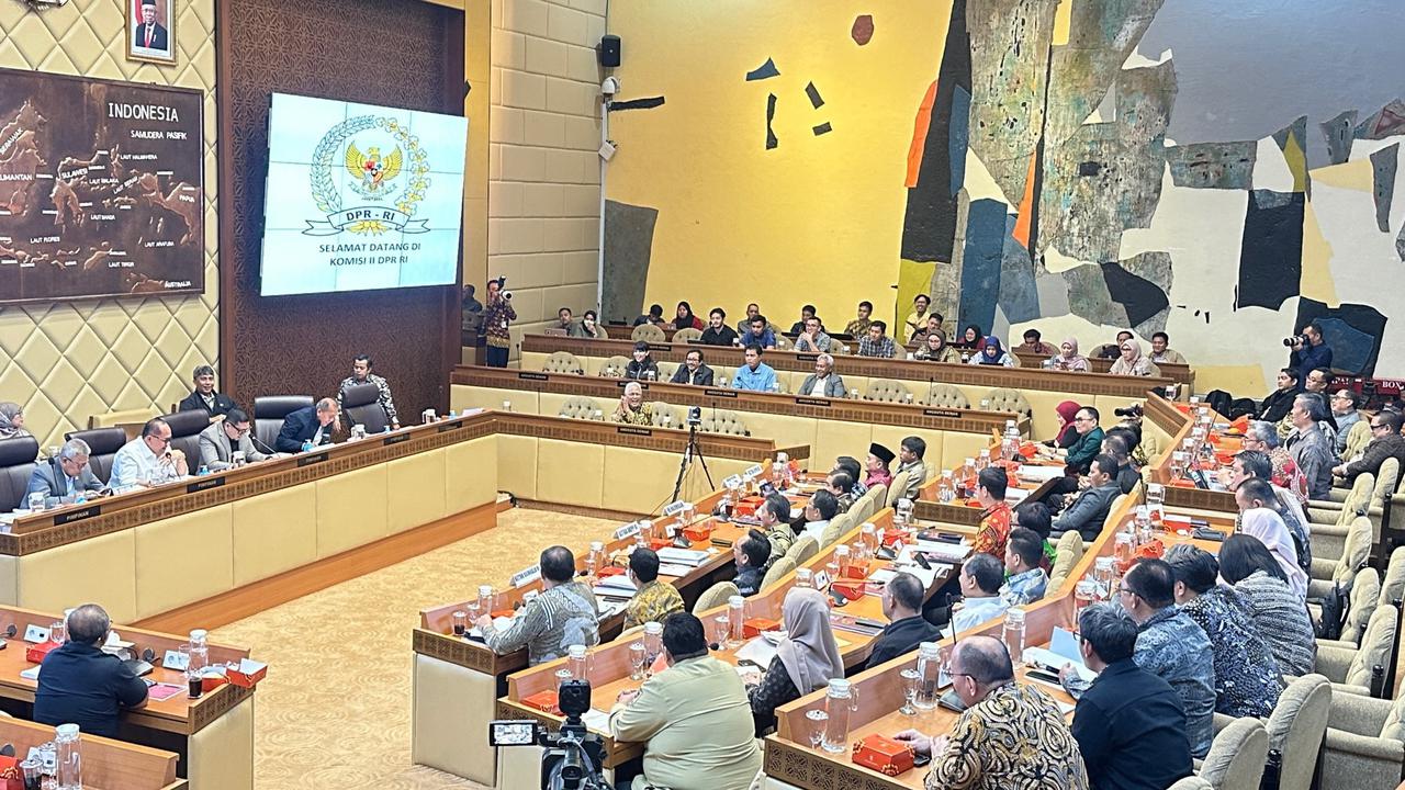 VIDEO: DPR Keras Kritik Kementerian Pertanian Kerjakan Irigasi "Kenapa Lu Enggak Kembangkan Bibit?"