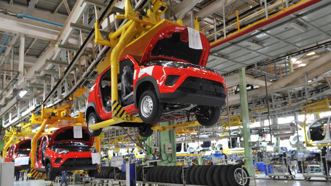 Proses perakitan mobil penumpang (Mahindra)