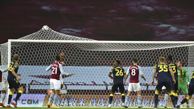 FOTO: Stoke City Taklukkan Aston Villa di Piala Liga