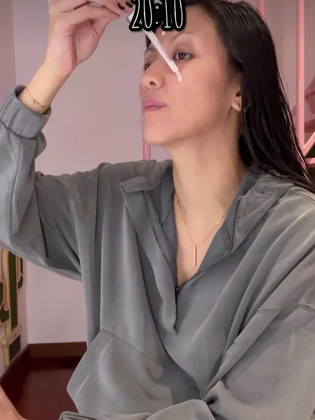 Potret Sharena Delon Bersih-bersih Rumah Tanpa ART