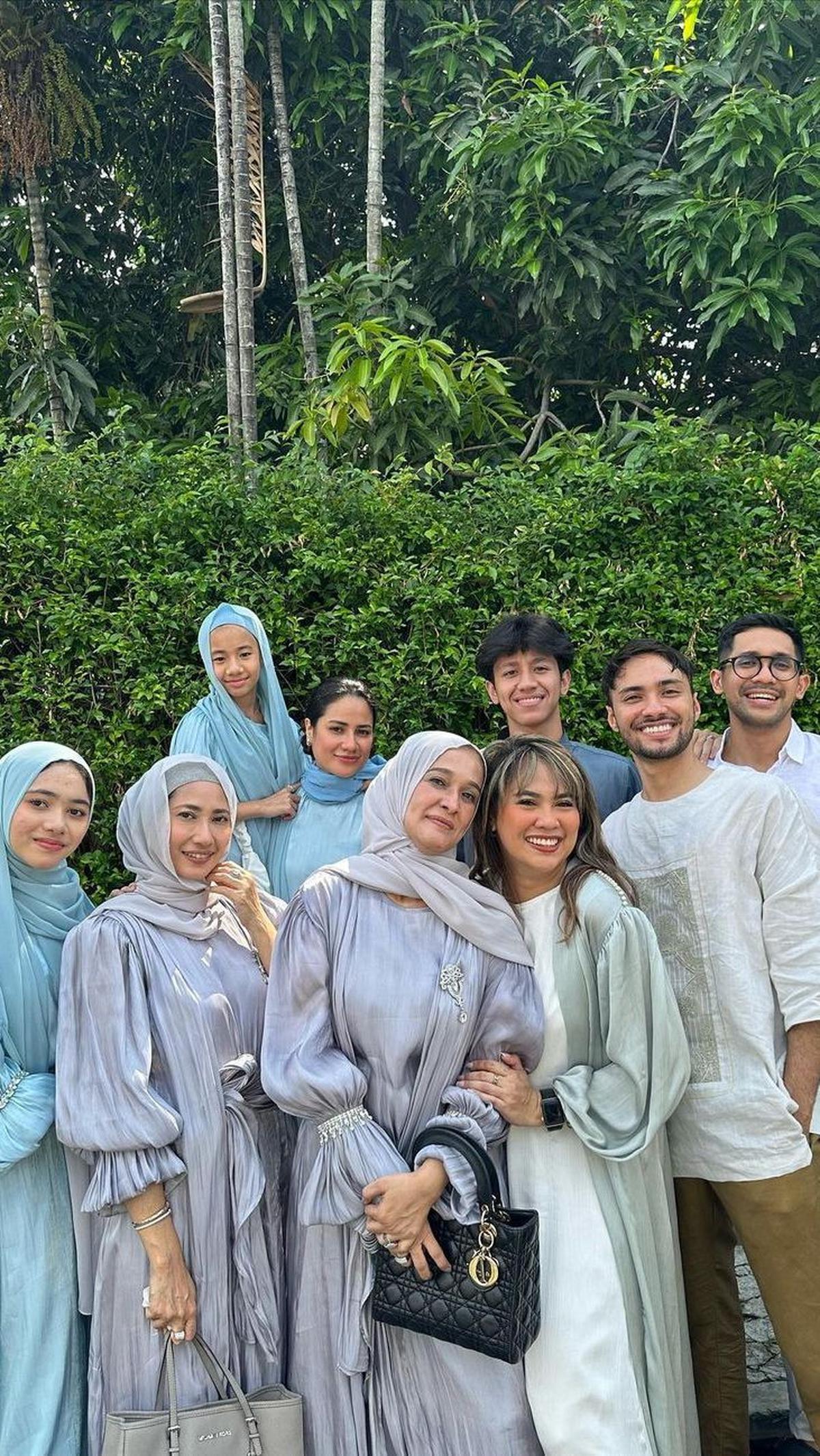 Adik Bungsu dari Tujuh Bersaudara <br>