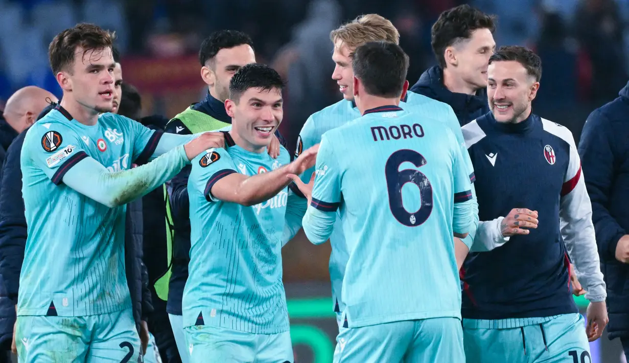 Empat gol Bologna dicetak masing-masing oleh Jonathan Rowe pada menit ke-22, Federico Bernardeschi (45+2 (P), Santiago Castro (58) dan Nicolo Cambiaghi (111). Sementara, tiga gol AS Roma dicetak Evan Ndicka (32), Donyell Malen (69 (P) dan Lorenzo Pellegrini (80). (AFP/Alberto Pizzoli)