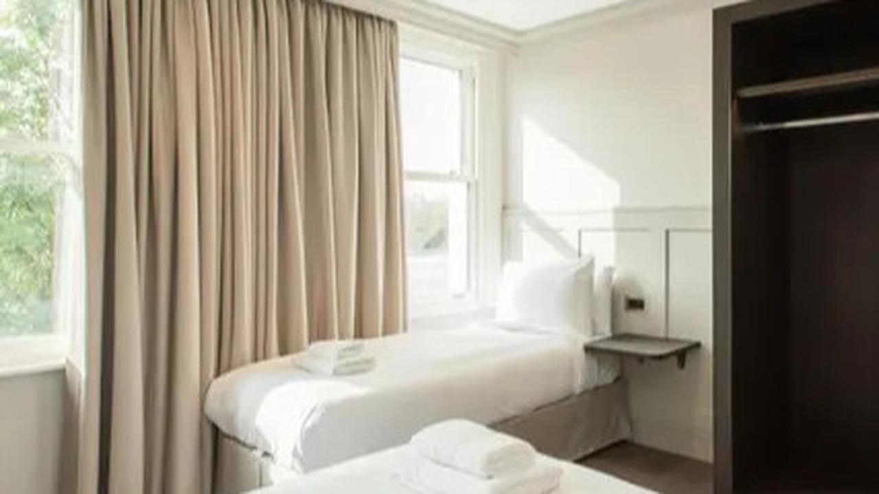 5 Model Kamar Tidur Minimalis Ukuran Kecil untuk 2 Kasur, Cocok untuk Anak Kembar