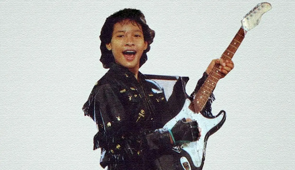 Penyanyi dangdut yang terkenal dengan lagu 'Pangeran Dangdut' yang dirilis 1992 silam. Abiem Ngesti penyanyi anak-anak yang terus terang meniti karier dijalur dangdut. Meninggal usia 16 tahun secara mengenaskan dalam kecelakaan mobil pada 1995. (Istimewa)