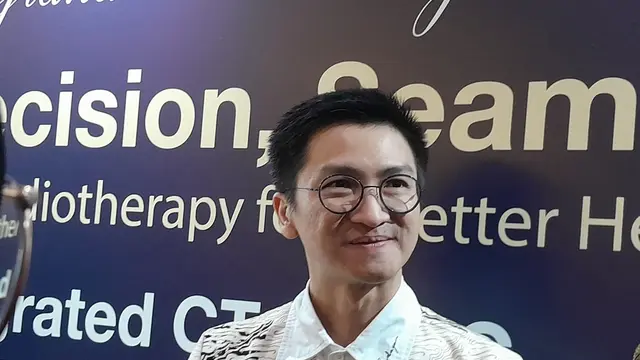 Dokter spesialis onkologi radiasi konsultan Denny Handoyo Kirana menjelaskan tentang radioterapi pada pasien kanker.