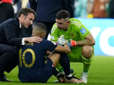 Kylian Mbappe menjadi salah satu pemain yang paling terpukul saat Prancis kalah dari Argentina di Piala Dunia. (AP Photo/Natacha Pisarenko)