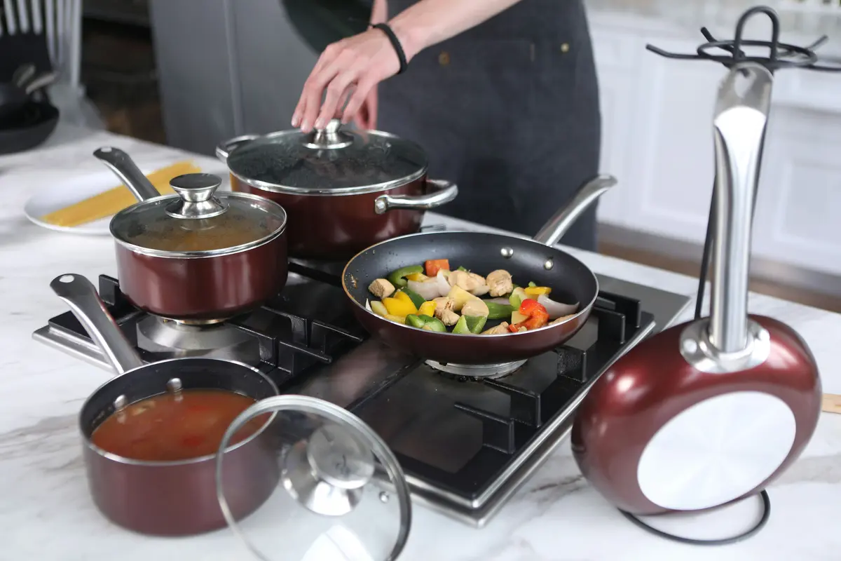 4 Kesalahan Membersihkan Alat Masak Enamel