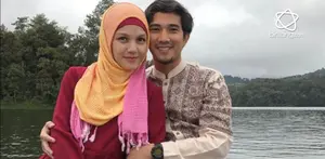 Foto berikut ini seperti menunjukkan gaya hidup Sita Adex bak wanita sosialita. Apa pendapat kamu, guys?