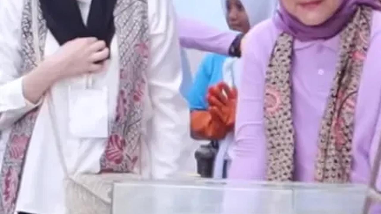 Potret Cantik Arumi Bachsin Dampingi Ibu Negara saat Agenda Dinas di Banyuwangi, Penampilannya Curi Perhatian