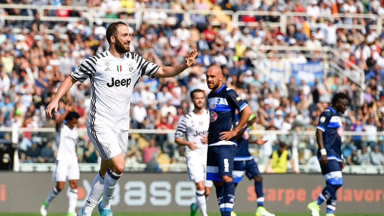 Gonzalo Higuain (Pescara Vs Juventus)