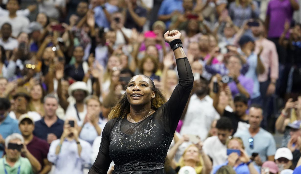 Namun, setelah itu, Serena mampu unggul dan menghabisi Kovinic di set kedua dengan skor 6-3. (AP/John Minchillo)