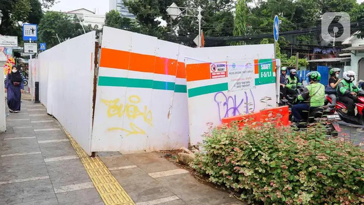 Tak Kunjung Kelar, Seperti Ini Suasana Sekitar Proyek Galian di Kawasan Cikini