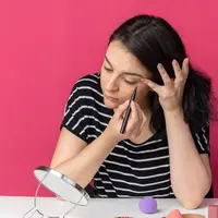 Makeup mata yang natural untuk hasil no makeup look. (foto: stockking/freepik)