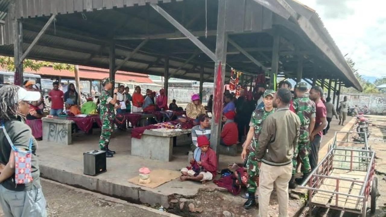 Tahukah Anda? Kodim 1702 Jayawijaya Gencar Dorong Generasi Muda Papua TNI, Sosialisasi di Pasar Tradisional!