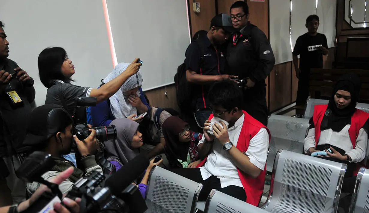 Ahmad Imam Al Hafitd menjawab pertanyaan para awak media sebelum persidangan dimulai, Jakarta, Selasa (28/10/2014). (Liputan6.com/Johan Tallo)