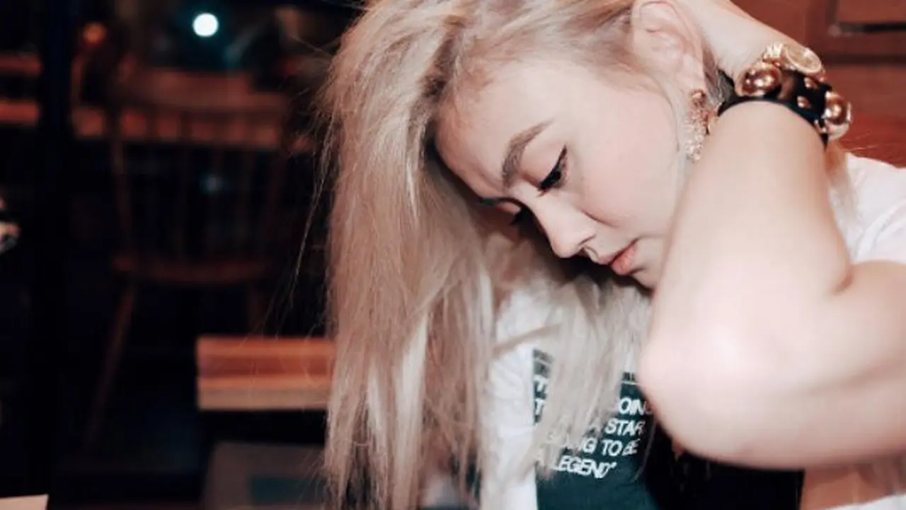 Bergaya Street Style, Ini Pose Menantang Agnez Mo yang Sensual