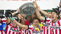 PSV Eindhoven berhasil meraih trofi juara Eredivisie Belanda musim 2014/15. PSV mampu mengunci gelar setelah mengalahkan Heerenveen 4-1.