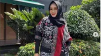 Jalani Pola Hidup Sehat, Berat Badan Rina Gunawan Turun 22 Kg dalam 3 Bulan. (dok. Instagram @rinagunawan28/https://www.instagram.com/p/CEvYBi6Bb38/Henry)