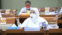 Menaker Ida dalam rapat kerja dengan Komisi IX DPR RI di Kompleks Parlemen, Jakarta