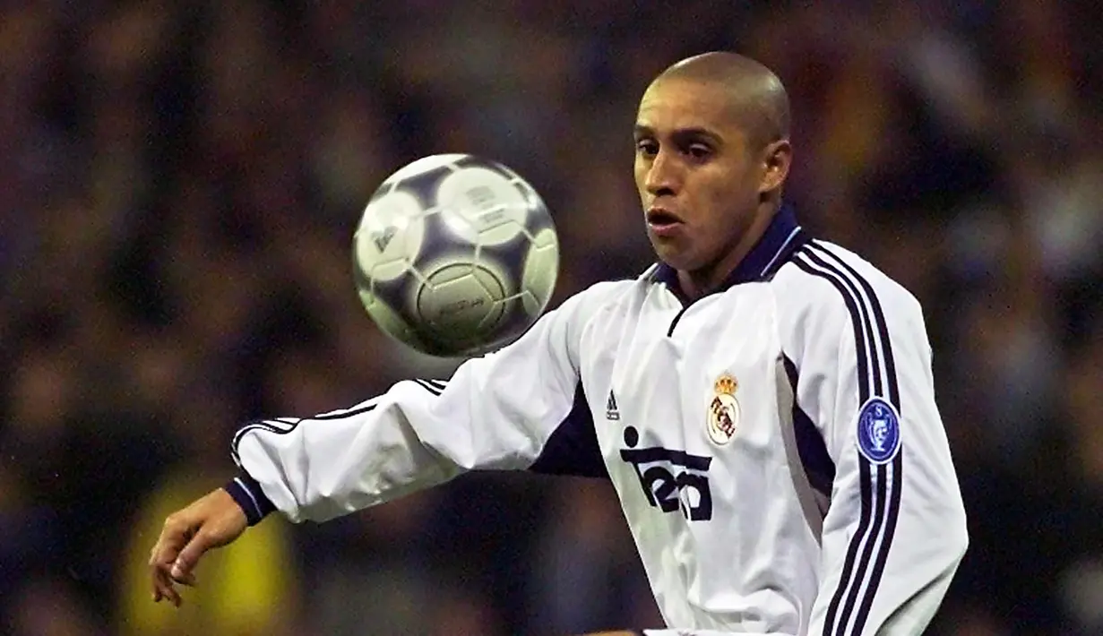 Roberto Carlos (48 gol) - Bek tangguh asal Brasil ini menjadi bagian bek Real Madrid yang juga produktif dalam mencetak gol. Selama berkarier di La Liga, Carlos menyumbangkan 48 gol untuk Real Madrid. (AFP/Pierre-Philippe Marcou)