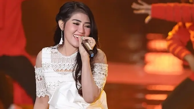 [Bintang] Via Vallen Nyanyikan Lagu Michael Buble Versi Jazz Dangdut