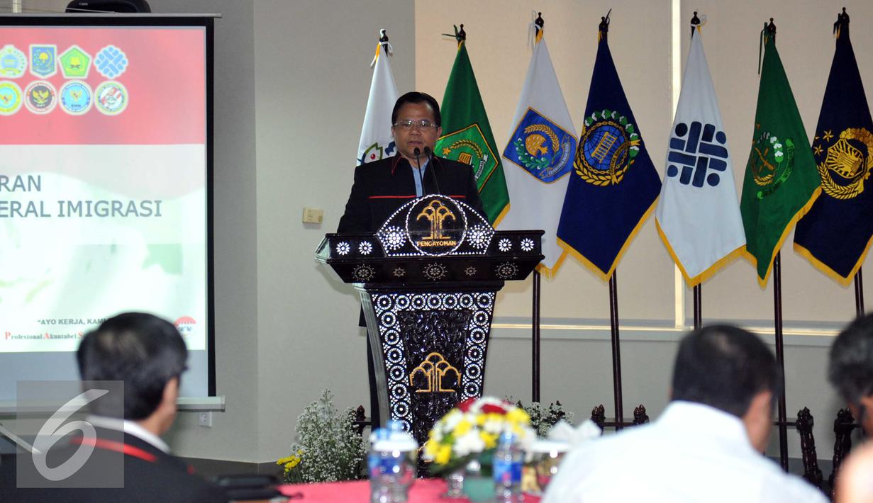 Dirjen Imigrasi Ronny F Sompie menyampaikan pemaparannya saat meresmikan tim Pengawasan Orang Asing  (PORA) di Gedung Imigrasi Kemenkumham, Jakarta (8/4). (Liputan.com/Helmi Afandi)
