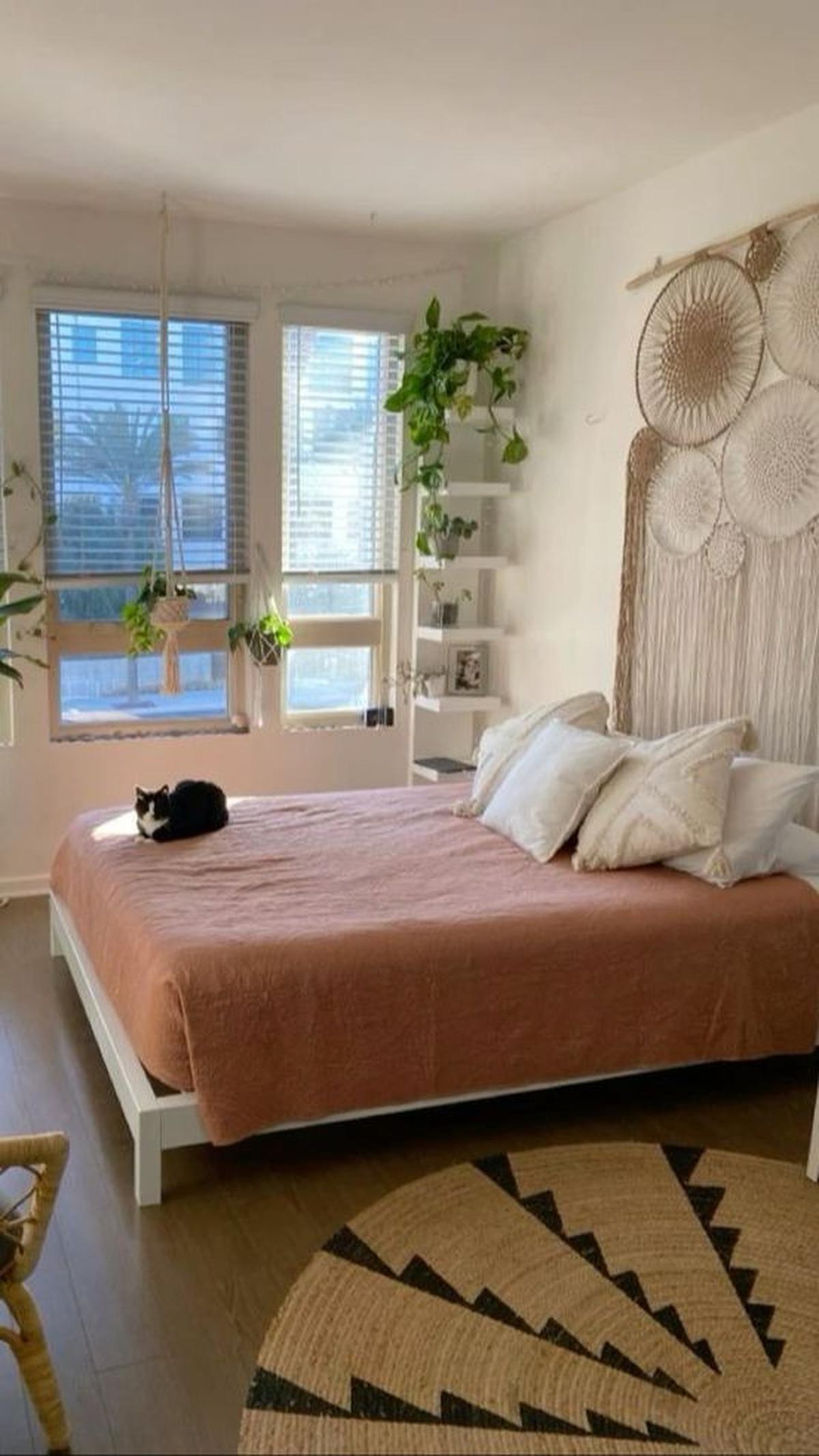 Desain Interior Rumah Jungalow di Kamar Tidur
