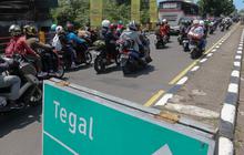 FOTO: H-3 Lebaran 2024, Jutaan Pemudik Sepeda Motor Mulai Padati Jalur Pantura