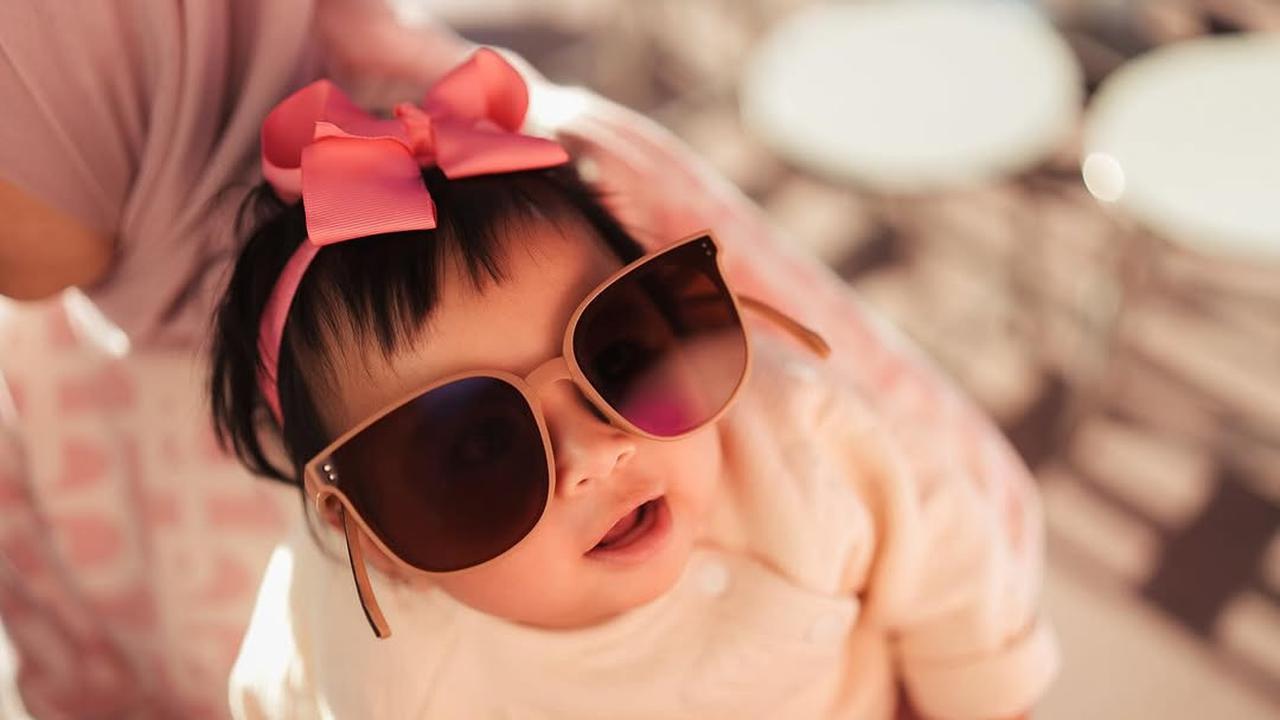 Potret Gemas Lily, Anak Raffi Ahmad dan Nagita Slavina dengan Pita Besar dan Kacamata