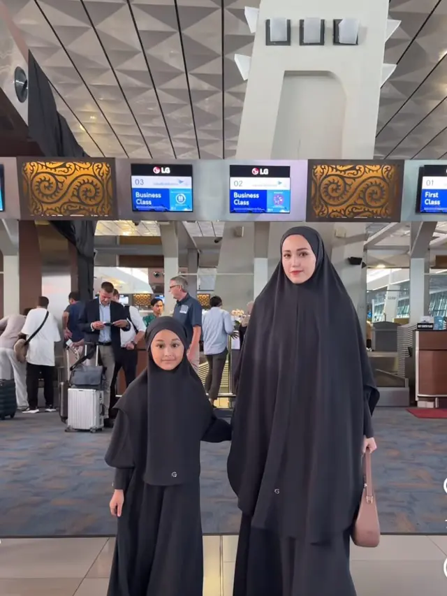 Adelia dan anak. (Dok. Instagram @adeliapasha).
