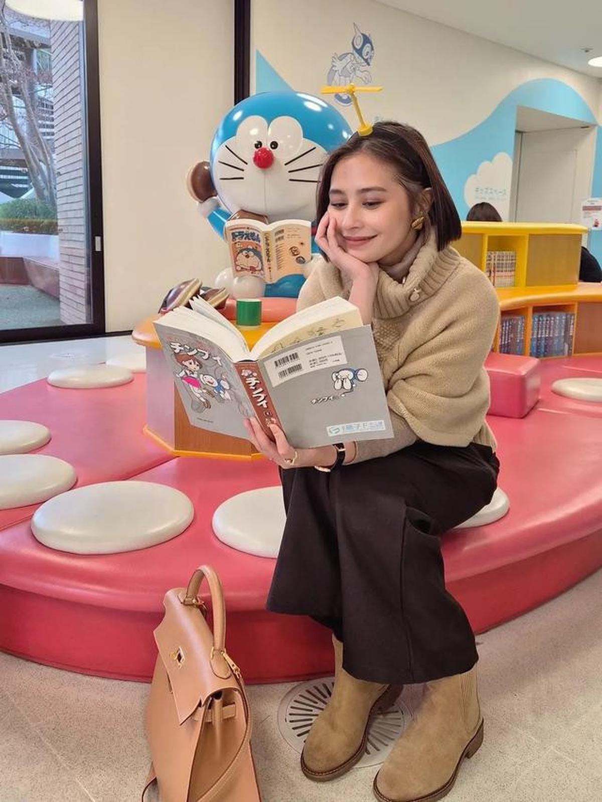 6 Potret Prilly Latuconsina Kunjungi Museum Doraemon, Nostalgia Masa Kecil
