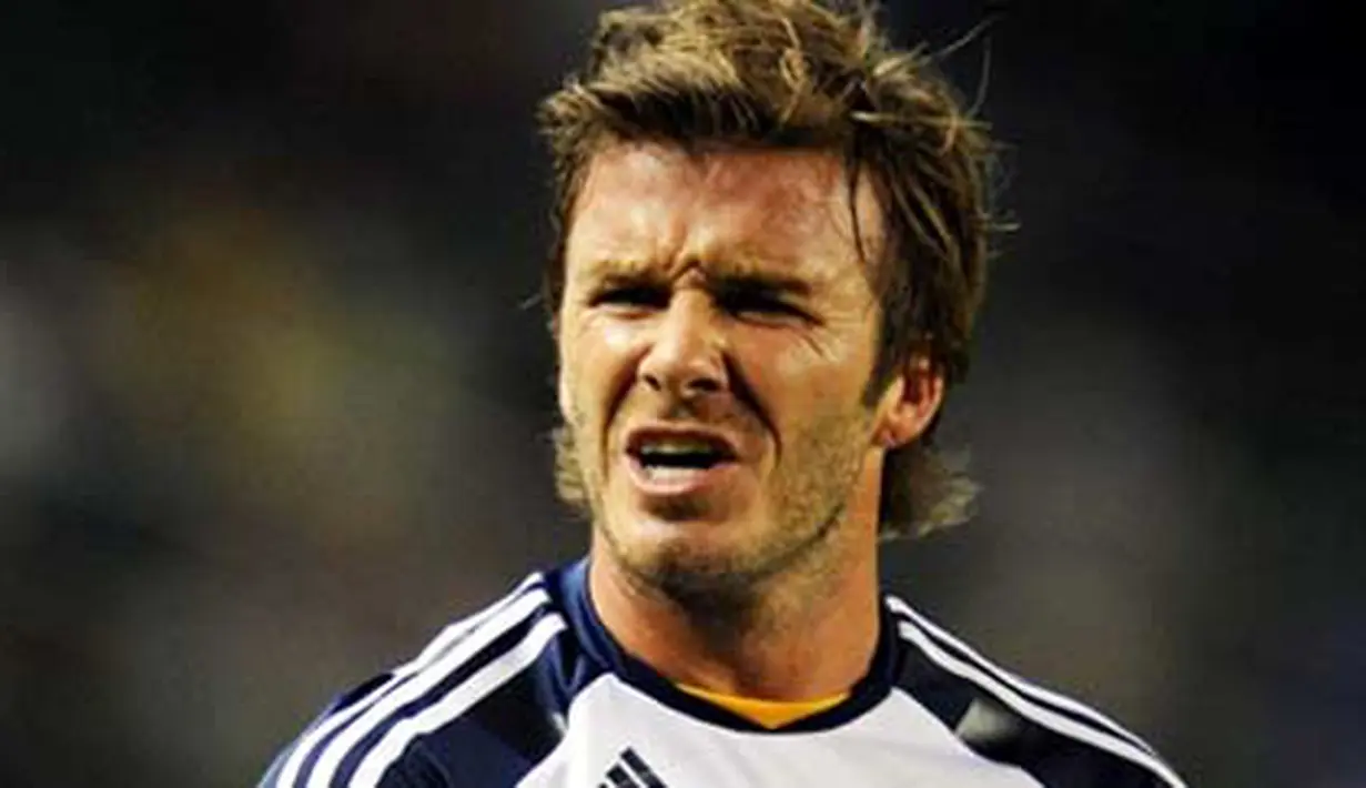 Reaksi gelandang LA Galaxy David Beckham di laga lawan Columbus Crew yang berlangsung di Home Depot Stadium, Carson, Los Angeles, 11 September 2010. LA unggul 3-1. AFP PHOTO/Mark RALSTON 