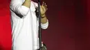 Vokalis grup band NOAH, Ariel saat tampil memeriahkan acara Pestapora di Gambir Expo, Kemayoran, Jakarta, Minggu (25/9/2022). NOAH tampil menghibur dengan membawakan lagu seperti 'Separuh Aku', 'Hidup Untukmu', 'Mati Tanpamu'. (Liputan6.com/Herman Zakharia)