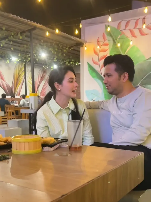Arumi Bachsin dan Emil Dardak