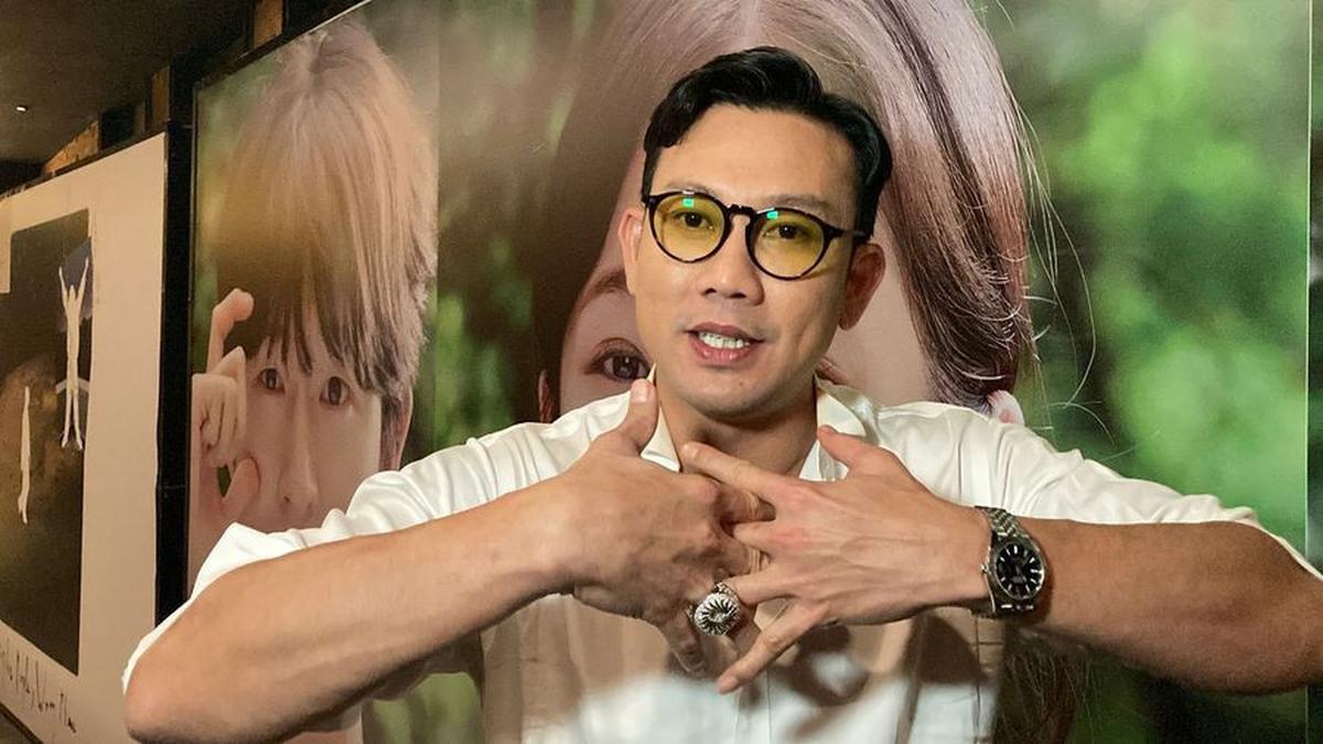 Rayakan Natal di Singapura, 8 Potret Denny Sumargo Ungkapkan Akan Kenalkan Baby Biel ke Keluarga Besar Sang Istri