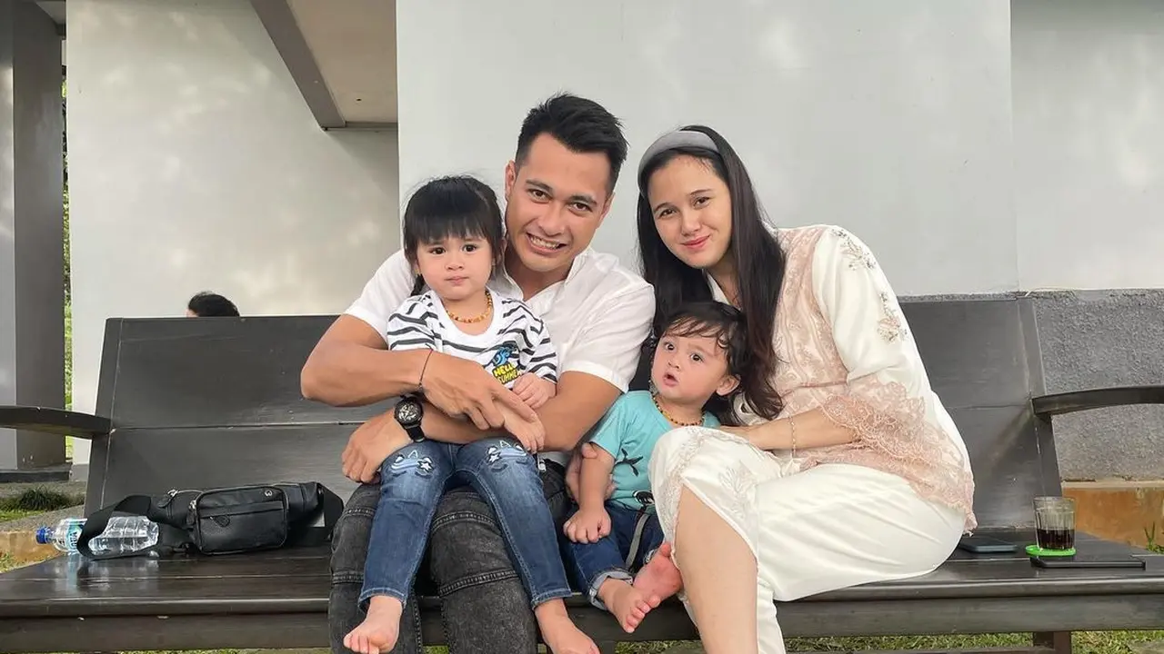 [Fimela] Eza Gionino dan Meiza Aulia