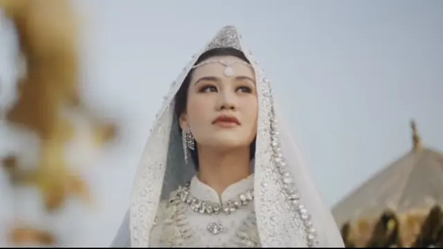 Thariq Halilintar dan Aaliyah Massaid Dibalut Baju Adat Minang Koto Gadang . [@morden.co]