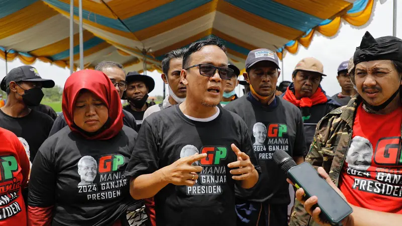 Relawan Ganjar Pranowo (GP) Mania bersama ratusan petani Indramayu saat deklarasi dukungan capres. (Istimewa)