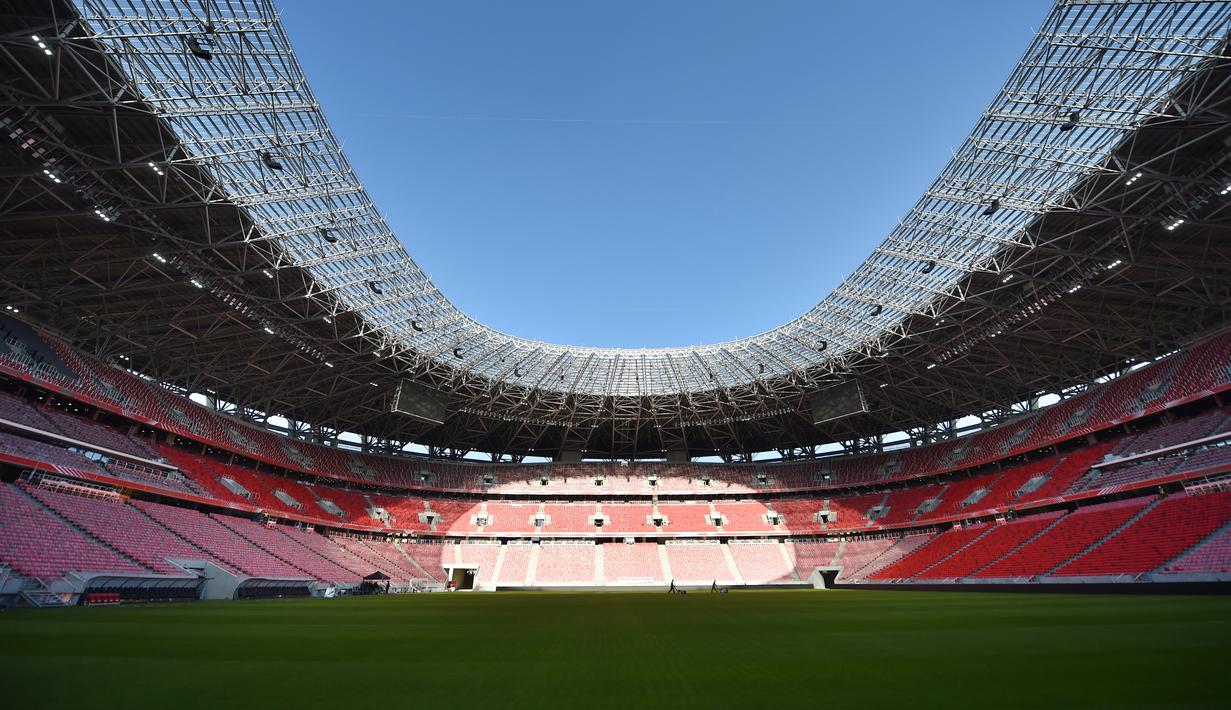Pemandangan dalam stadion sepak bola Puskas Arena di Budapest, Hungaria, Senin (11/11/2019). Puskas Arena akan menggelar satu pertandingan di babak 16 besar Piala Eropa 2020. (ATTILA KISBENEDEK/AFP)