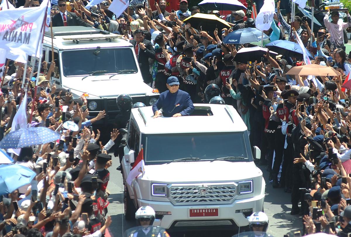 Presiden Prabowo sapa warga di Bundaran HI