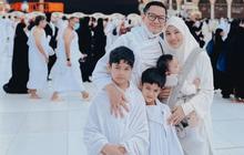 Potret Alyssa Soebandono & Dude Harlino Umrah Bareng Anak-anak, Si Bungsu Lucu Menggemaskan Curi Perhatian