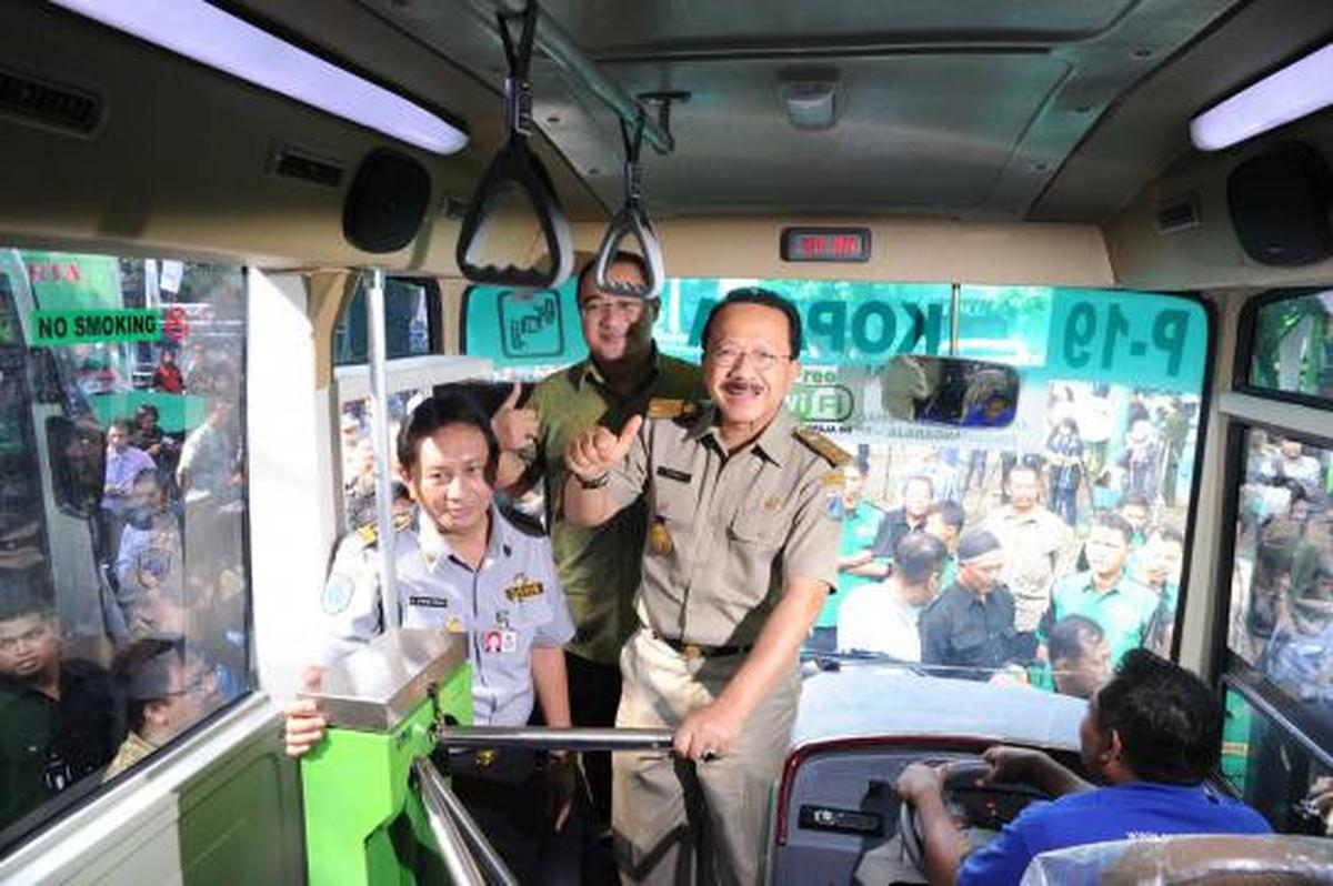 Fauzi Bowo luncurkan Kopaja AC dilengkapi wifi