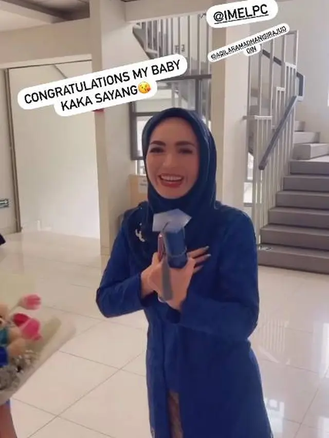 7 Potret Zaskia Gotik Hadiri Wisuda Putri Sambung, Kompak Bareng Imel PC
