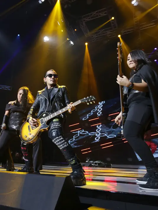 Kotak yang beranggotakan Cella, Tantri, dan Chua tampil dengan format lengkap dalam The Biggest Concert yang disiarkan oleh SCTV itu. Sebelumnya, personelnya bergantian cuti. (Bambang E. Ros/Bintang.com)