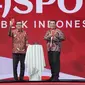 Menkumham Yasonna H Laoly dan Dirjen Imigrasi Silmy Karim meluncurkan desain baru paspor Indonesia berwarna merah putih. Peluncuran desain baru paspor ini bertepatan dengan perayaan HUT ke-79 Kemerdekaan Republik Indonesia. (Foto: Tim Humas Ditjen Imigrasi Kemenkumham)